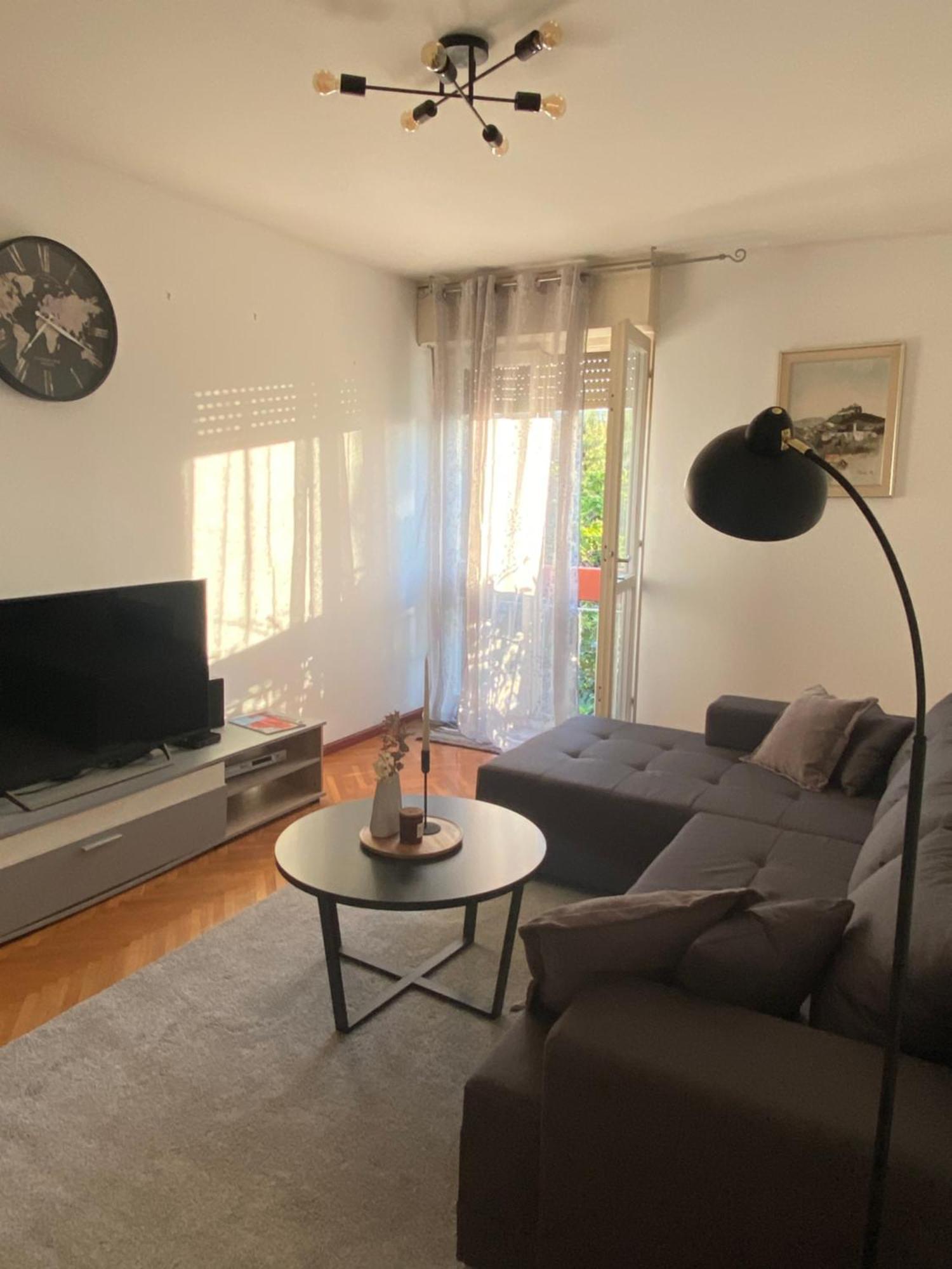 Niko - Self Check - In Apartment *